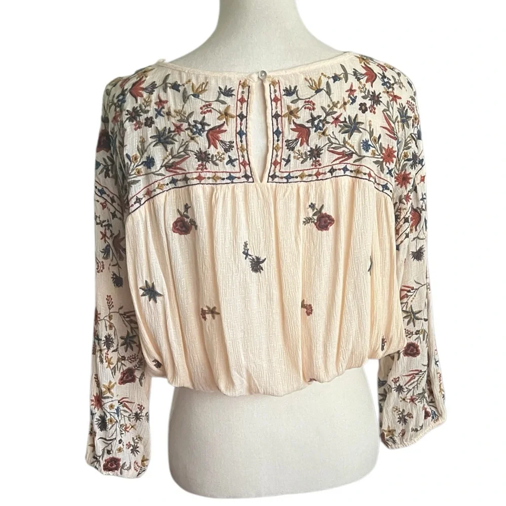 Boho Free People Floral Embroidered Shirt Elastic waist top. Size SP.